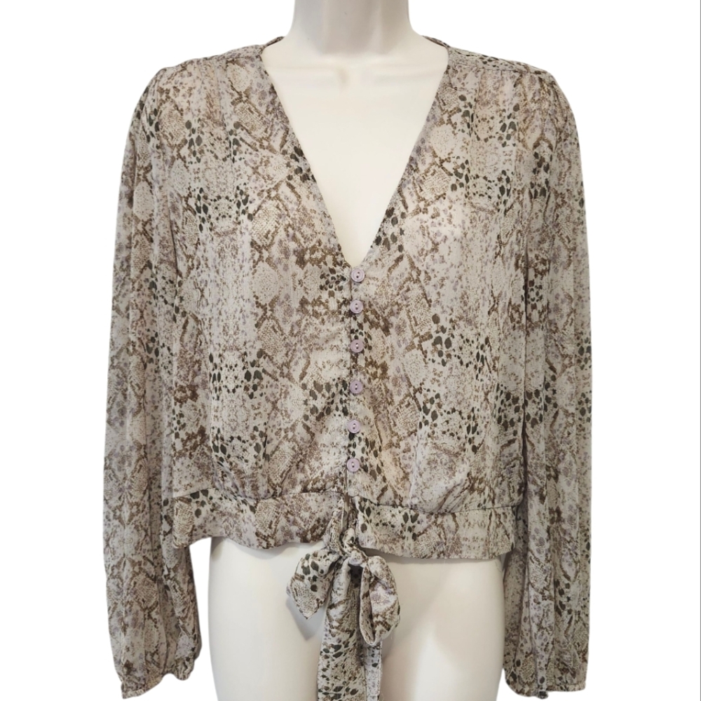 Sadie & Sage Snakeskin Print Sz Med Long Sleeve Button Front Tie Cropped Top